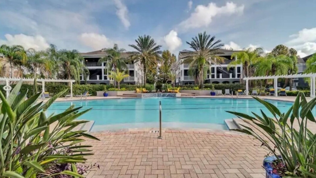 Tampa Condo | Resort style/King Bed/Modern/Pickleball