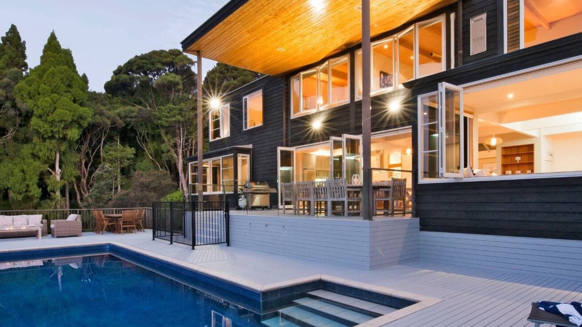 Paihia House | Resort-Style Paihia - with Heated Pool!