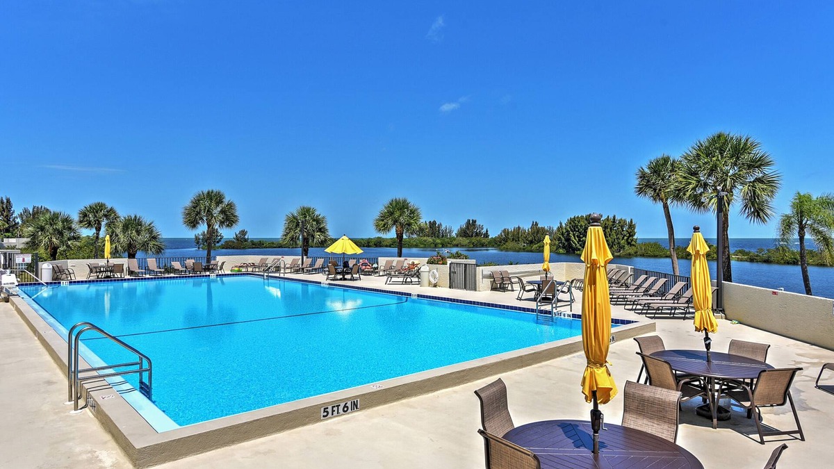 Hudson Condo | Resort-Style Penthouse w/Patio in Hudson!