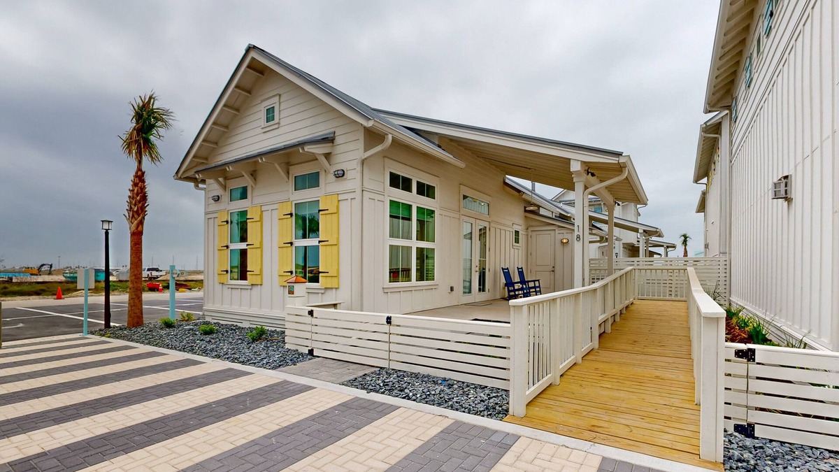 Port Aransas Cabin | Resort Style Pools, Golf Cart Boardwalk to the Beach
