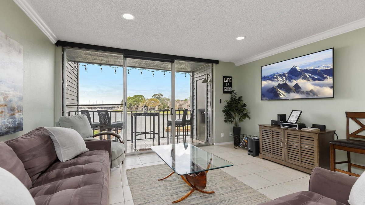 Walden on Lake Conroe Condo | Resort Style Serenity on Lake Conroe: Tennis, Lake-Side Pool, Gym, Marina