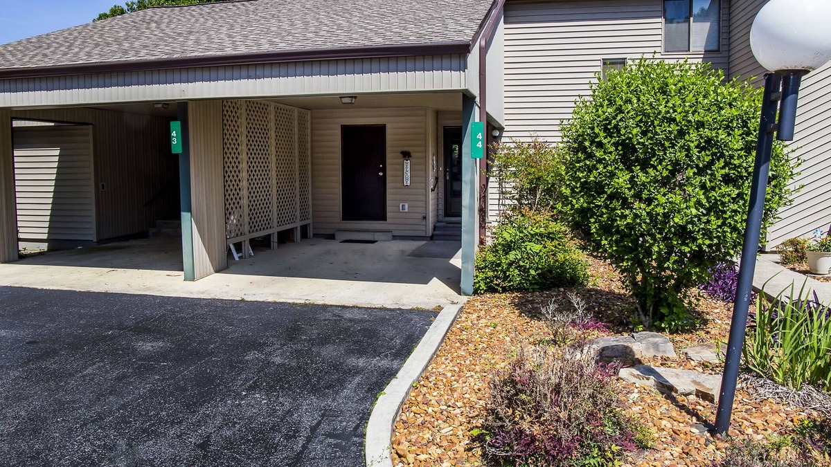 Fairfield Glade Condo | ðResort Vacations at Fairfield Glade TN Beautifully Decorated Condo with Pristine Lake Views