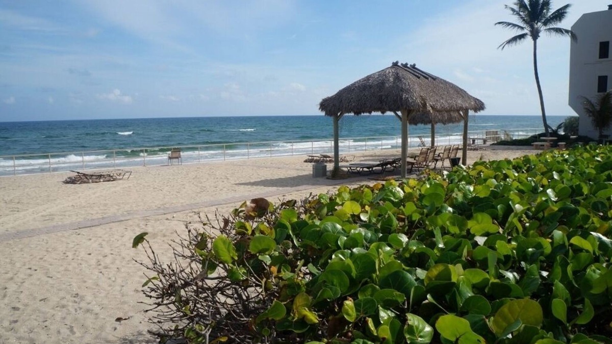 Hillsboro Beach Villa | Resort Villa, Private Oceanfront Beach, Heated Pool, IntraCoastal Gathering