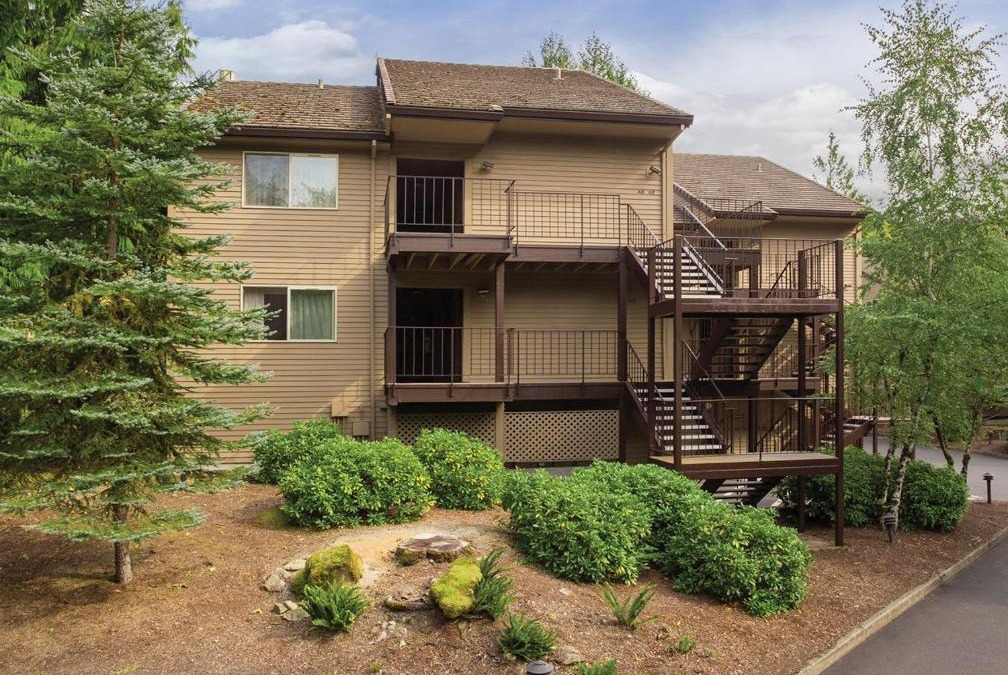 Welches Apartment | Resort Villas Adjacent to Beautiful Mt Hood National Forest