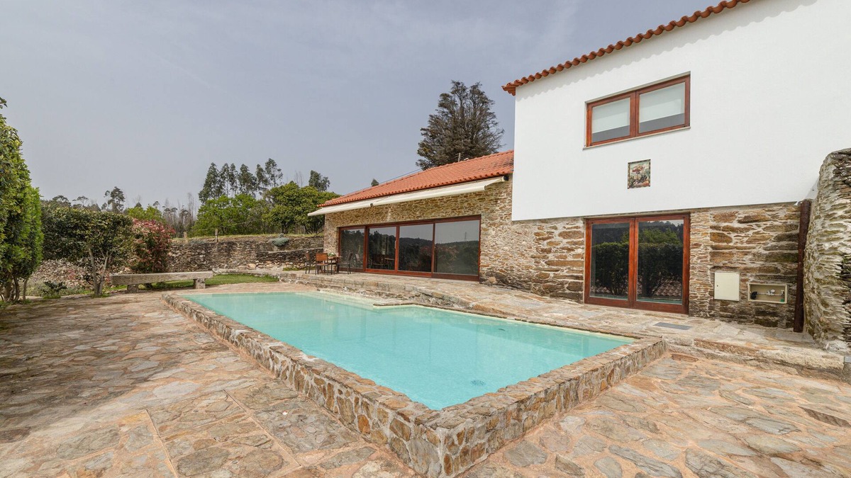 Esposade House | Rest 15 minutes from Oporto with private natural water pool, Wi-Fi and AC.