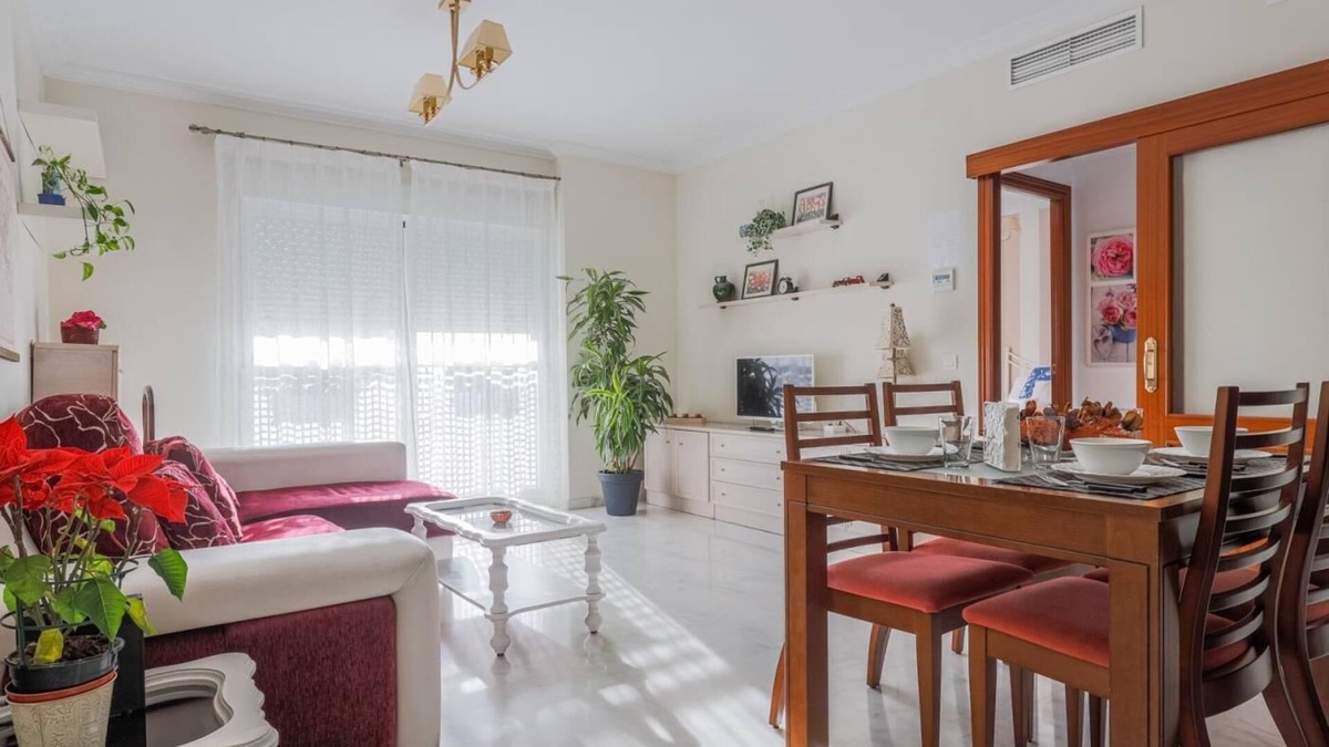 Poligono Sur Apartment | Rest and Elegance in Seville. 4 px - 2 bed. WIFI and A/C. PARKING.