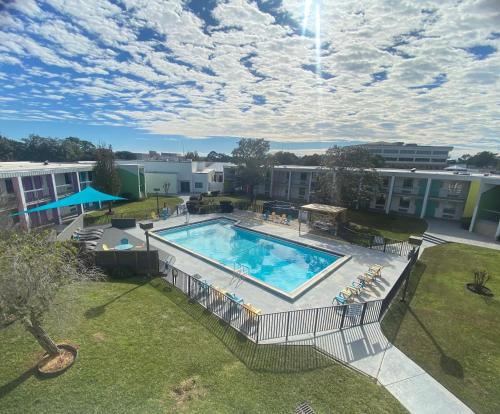 Ferry Pass Hotel | Rest and Relax Inn