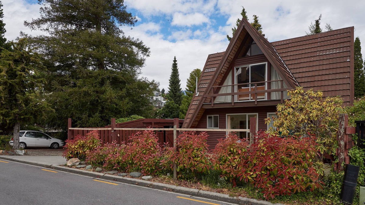 Queenstown City Centre Cottage | Rest and Relax - Queenstown Holiday Home