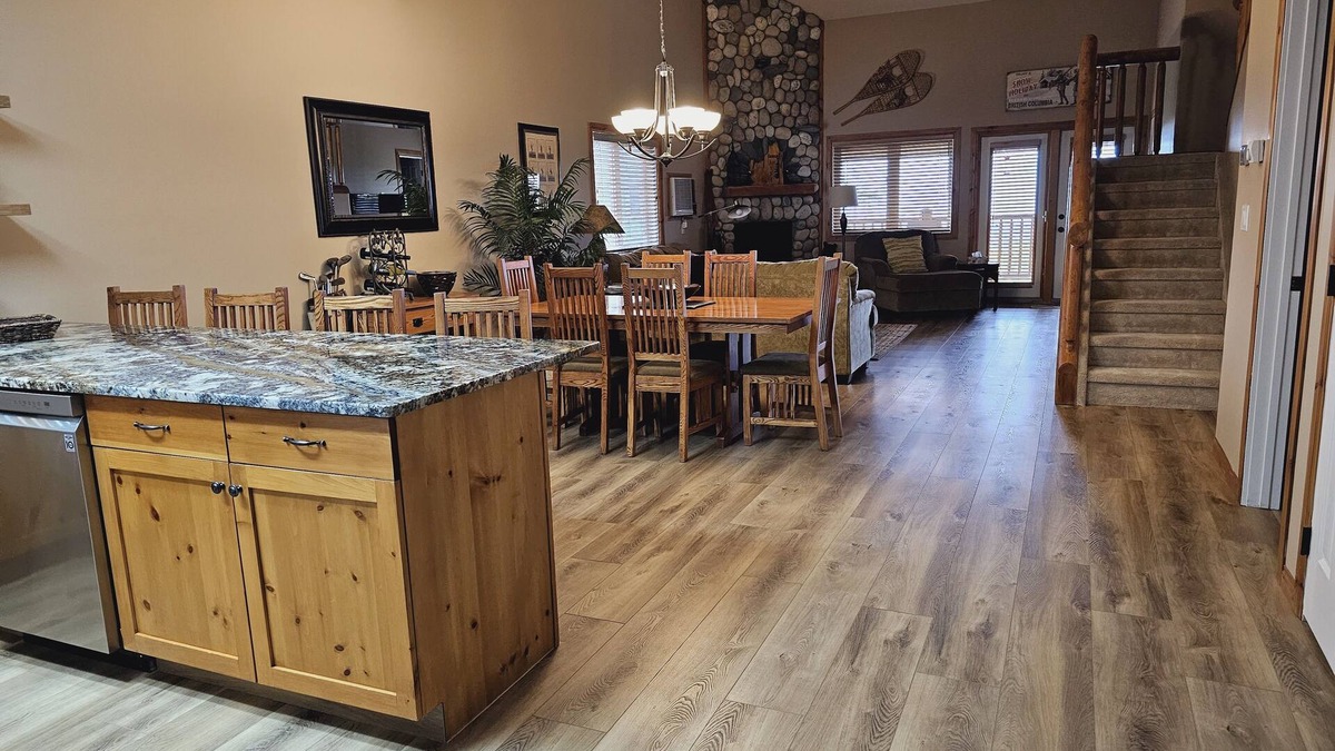 East Kootenay Condo | Rest and relaxation at it's best - Luxury Condo with Loft