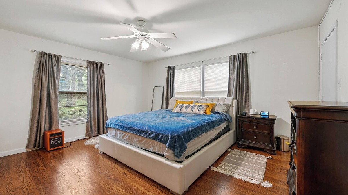 Hurst House | Rest and Relaxation - large oasis in the middle of town.