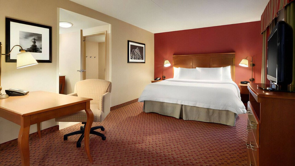 Hartford House | Rest Easy in Our Stylish King Suite! Free WiFi