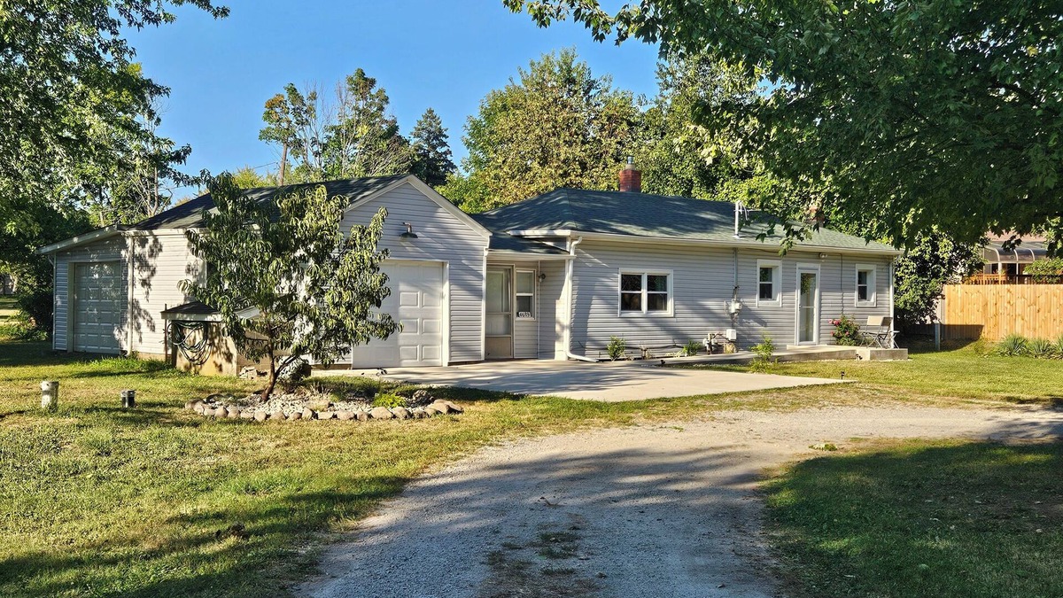Huber Heights Other | Rest Haven Farmhouse: Cozy 2BR on 3-acres, family-friendly, near attractions