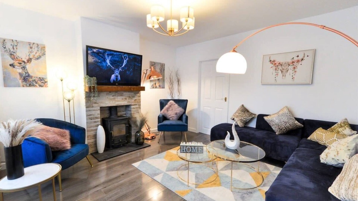 Cambridge House | Rest on Super-King Bed under The Starry Night
