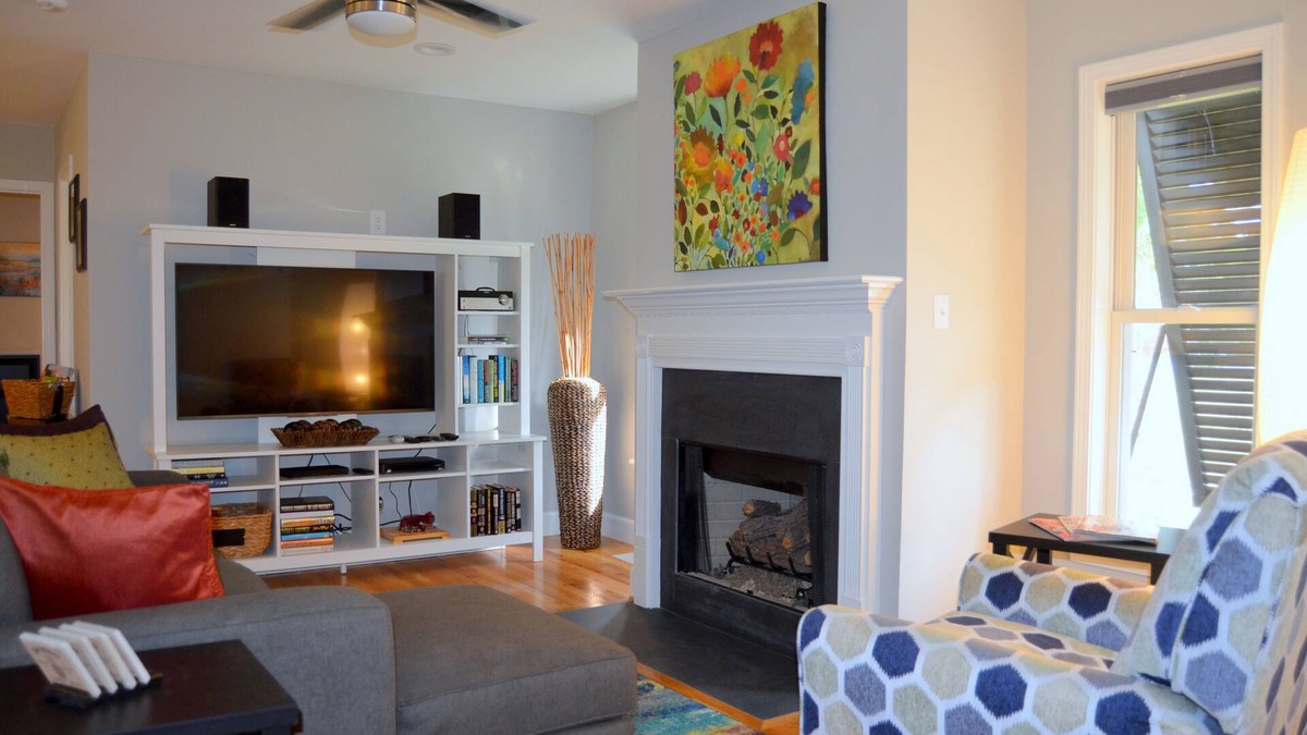 Huger House | Rest & relax at your home away from home! Gorgeous guest house near Charleston!