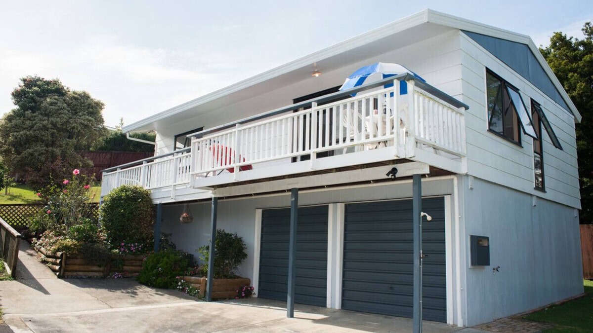 Raglan Cottage | Rest & Relax - Raglan Holiday Home
