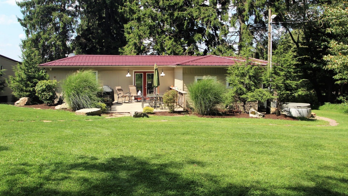 Ohiopyle Cottage | Rest, Relaxation, & Quick Access to Ohiopyle Await