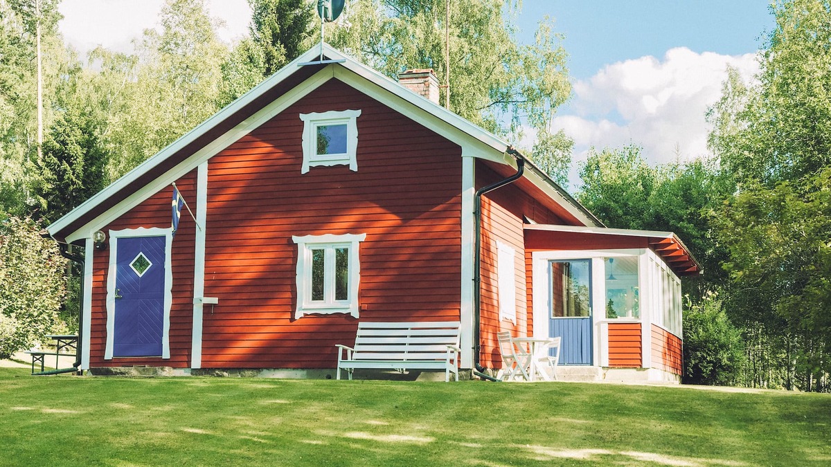 Tibro House | Rest u. Idyll, beautiful large garden, surrounded by forest, close to the lake