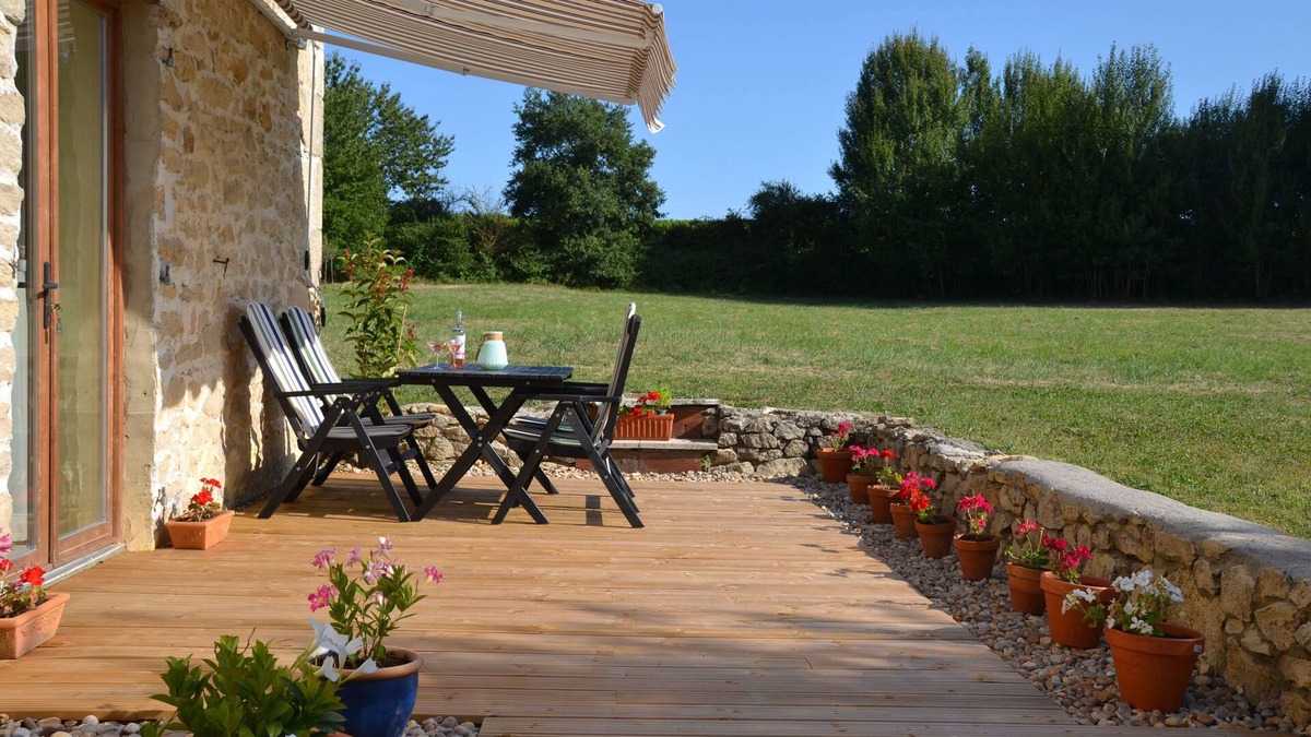 Auriolles Cottage | Restful and relaxing holiday cottage in South West France with swimming pool