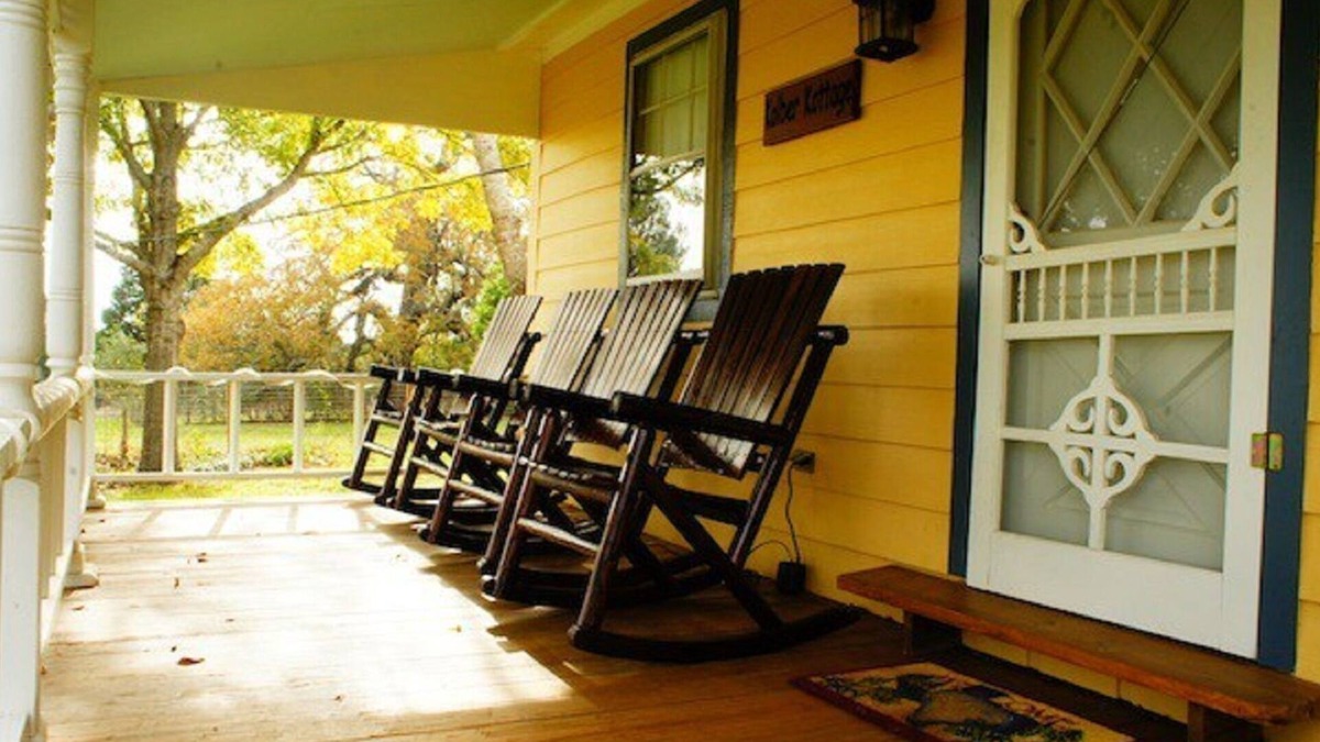 Burton Bed & Breakfast | Restful Country Charm, World Renowned Antiquing, Concerts and Shakesperean Plays