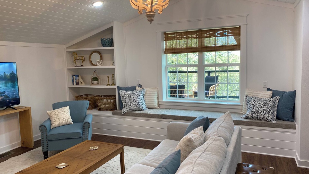 Waco House | Restful Country View near Waco w/deck!