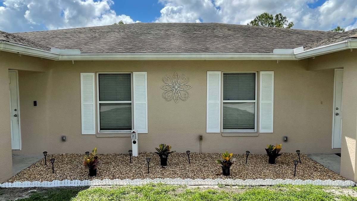 Westminister House | Restful Lehigh Duplex, 185+ 5 star Clean & Comfortable Stays