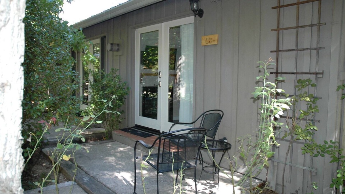 O'Brien Bed & Breakfast | Restful Luxurious Abode with Clawfoot Tub!
