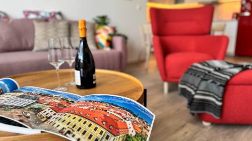 Ruzinov Apartment | Restful Moments with 2x Bathroom and 2x Bedroom with King Beds, Parking and Workspace
