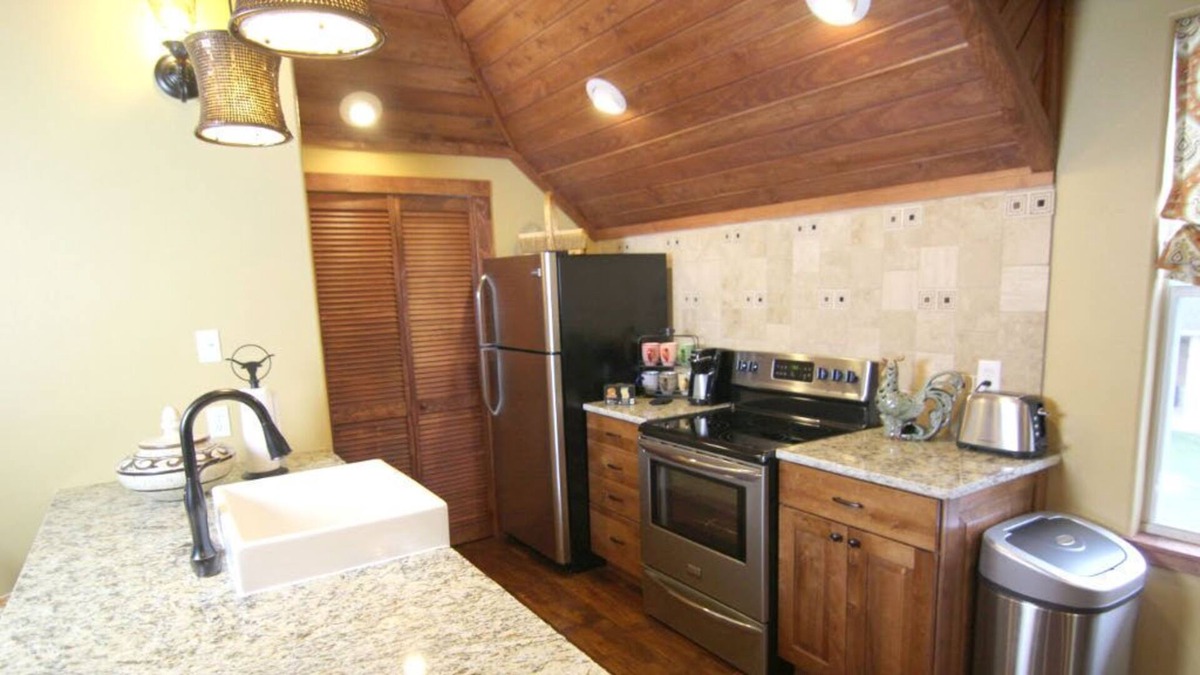 Driftwood Apartment | Restful oasis in the hills