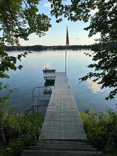 Battle Lake Apartment | Restful Retreat on the Lake - Natural and Peaceful