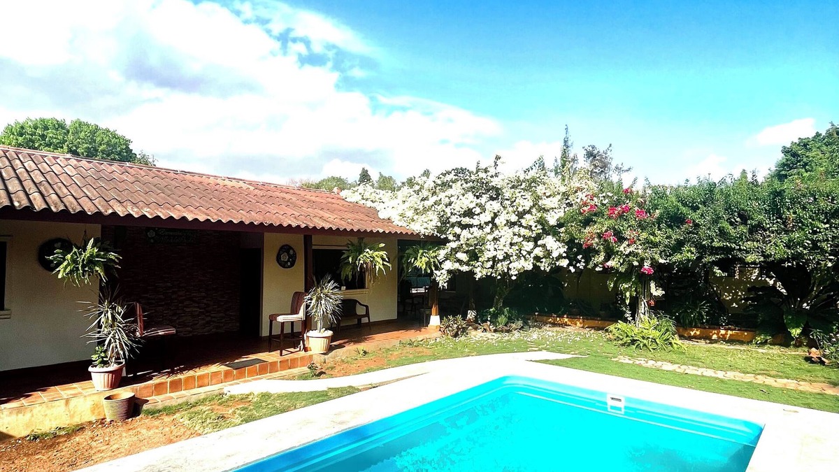 El Rompio Cabin | Resting cabin with a unique garden, swimming pool and Panamanian traditions.