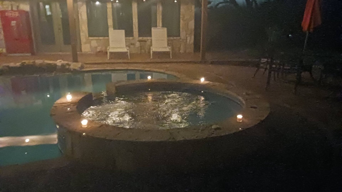 Seguin Cottage | Restoration Retreat with Pool and Hot Tub!