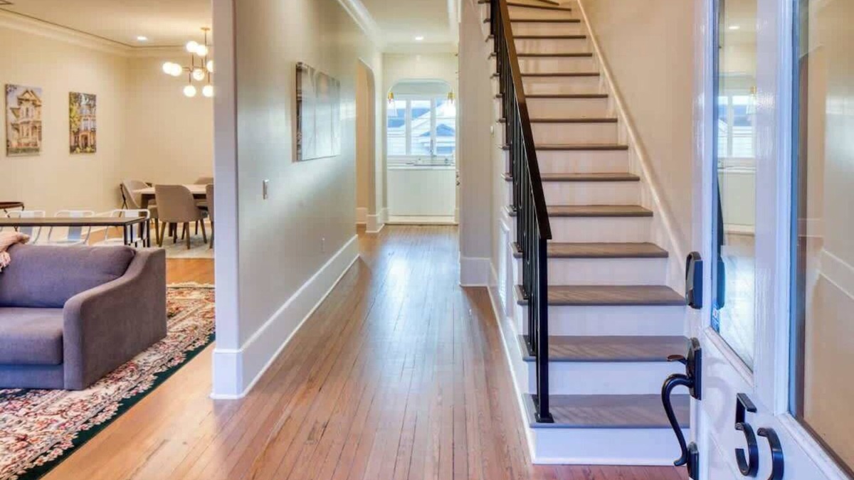 Hitch Village - Fred Wessels Homes Villa | Restored 1800's Home with Courtyard & Parking - Steps to River Street