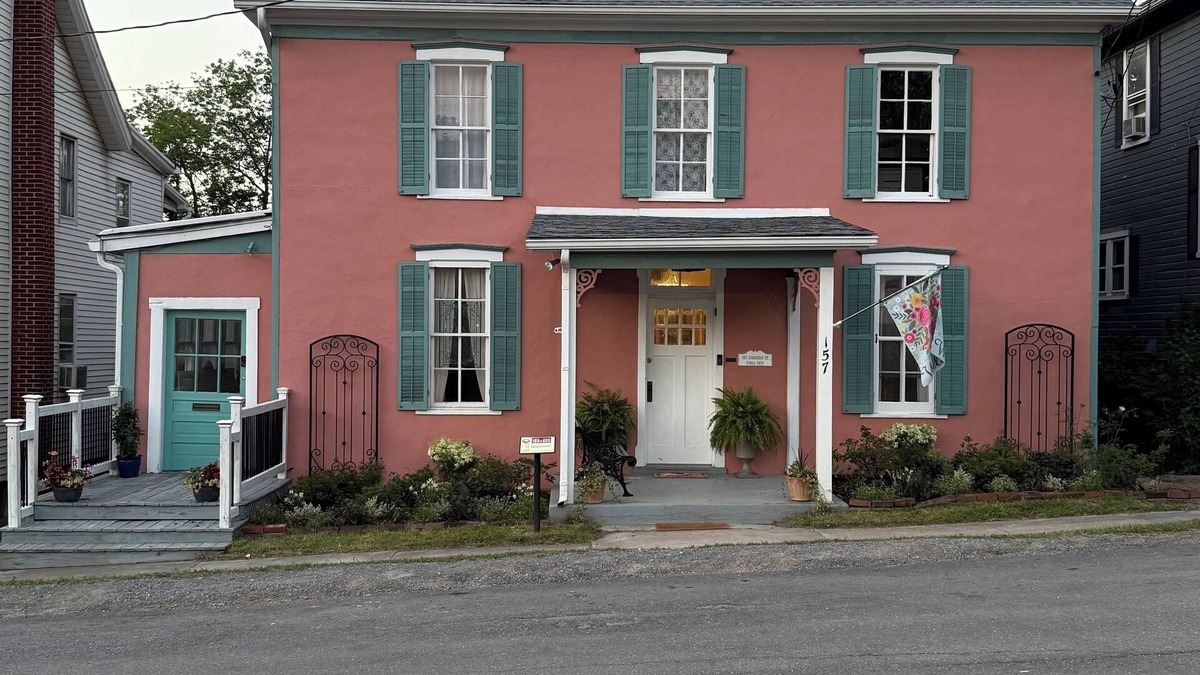 Berkeley Springs House | Restored 1870s 4BR, 2.5 bath, formal dining, in the heart of Berkeley Springs