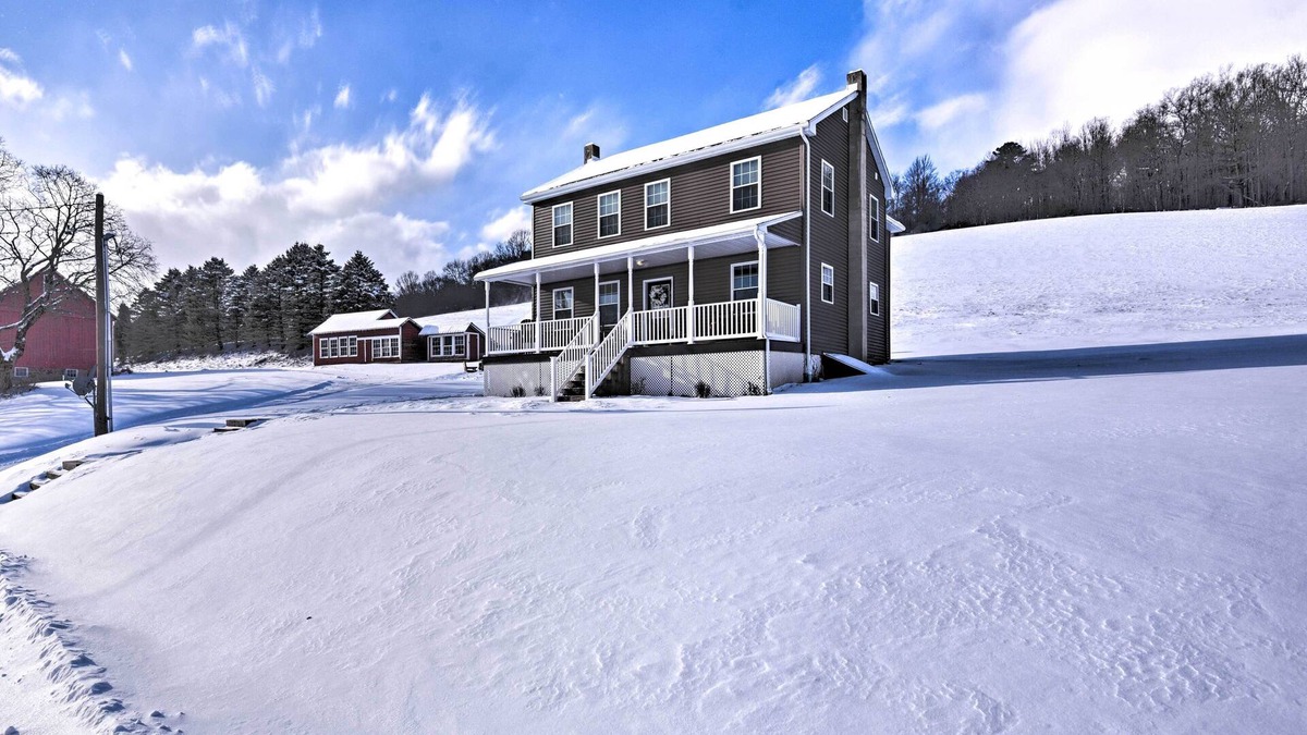 Kresgeville House | Restored Farmhouse - 5 Mi to Blue Mountain Resort!