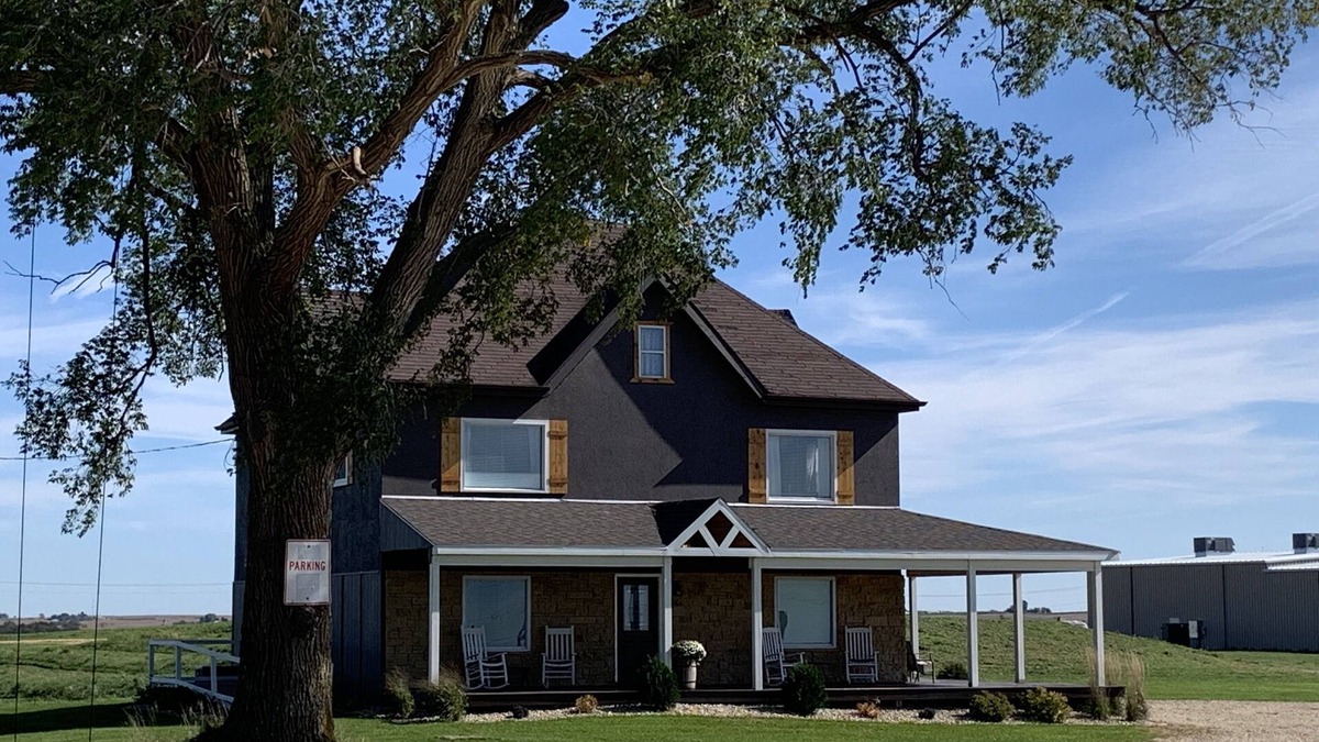 Dickeyville House | Restored farmhouse sits atop 54 acres with 360 degree views of picturesque WI.