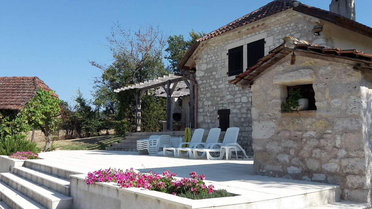 Labarthe Cottage | Restored french rural country cottage with heated pool and peaceful grounds