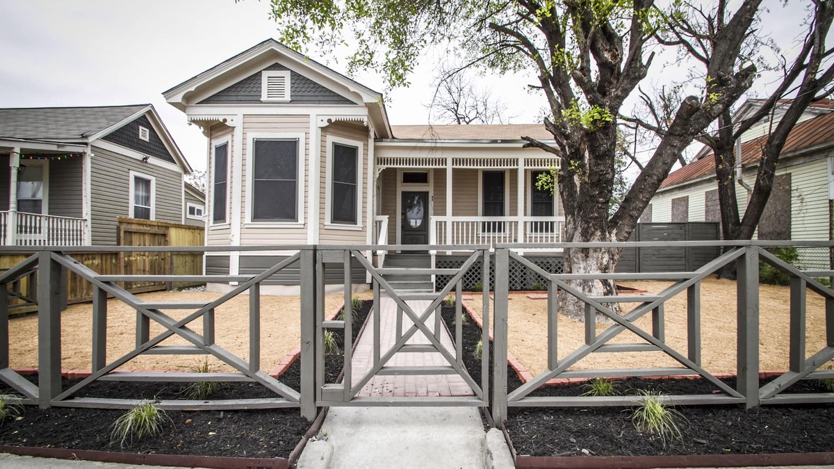 Historic Garderns Cottage | Restored Historic 2br/1.5ba House Near Downtown