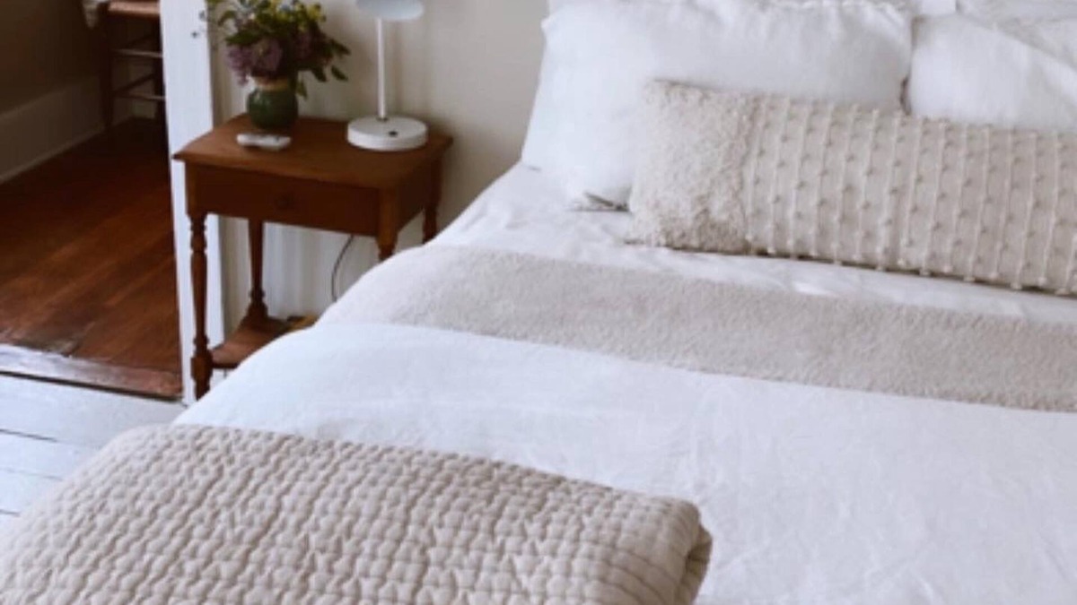 Albion Apartment | Restored Historical home near Erie Canal