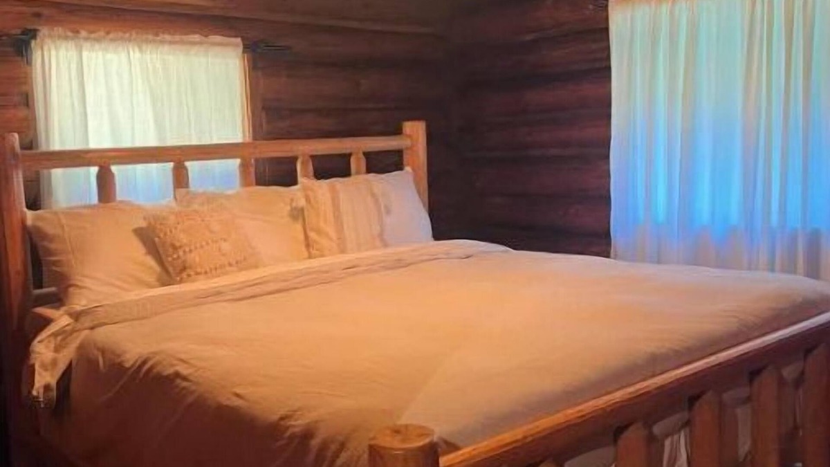 Ashford Cabin | Restored log cabin in Ashford near Mt.Rainier