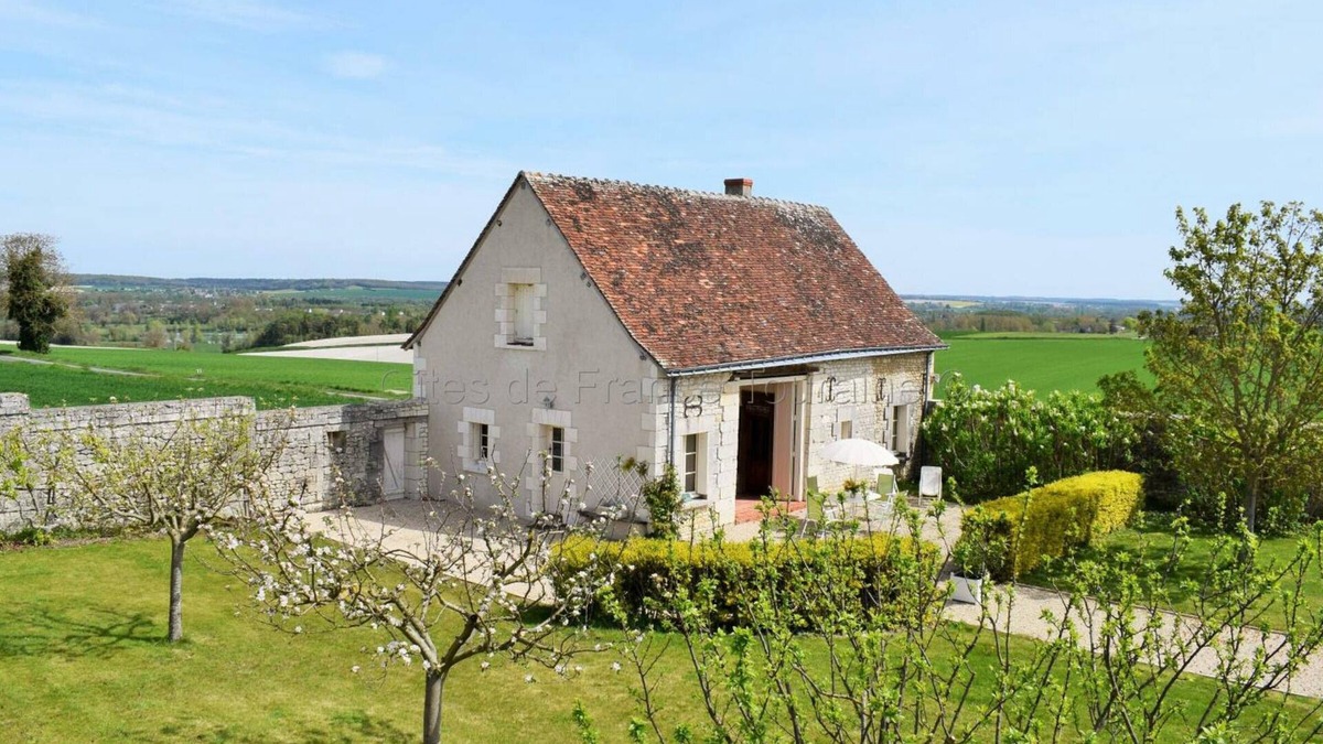 Parcay-sur-Vienne Cottage | Restored old house in countryside with enclosed garden - Pets allowed - Near Chinon vineyards