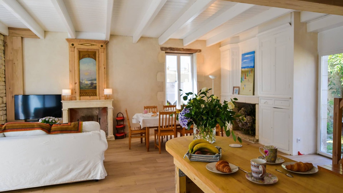 Sainte-Marie-de-Re Cottage | Restored old winery vineyards and sea