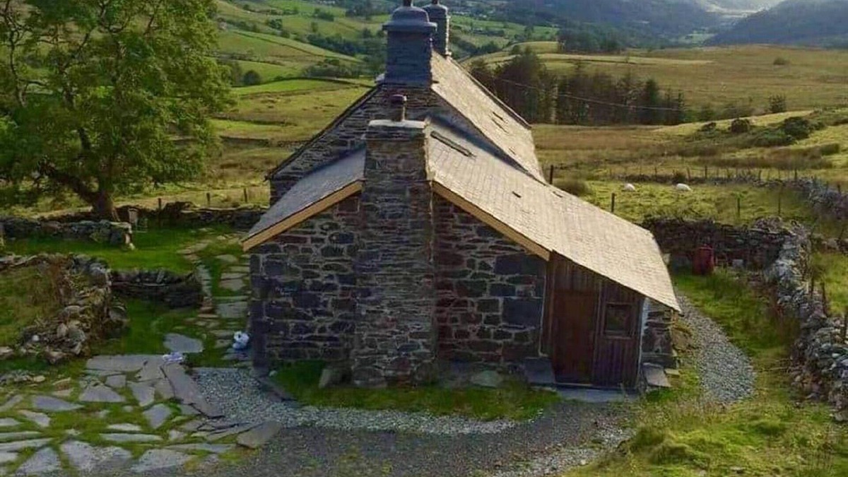 Manod Cottage | Restored Welsh cottage, pet friendly, wood burning stove, walks from the door.