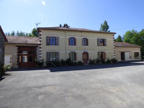 Nouart House | Retraite Champêtre Spacieuse près de Nouart avec Jacuzzi