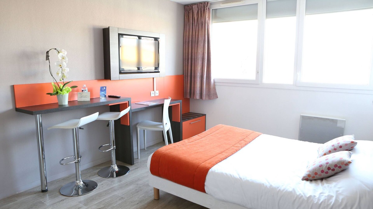 Chevilly-Larue Apartment | Retraite Modern 10 min de l'Aéroport|WIFI Inclus!