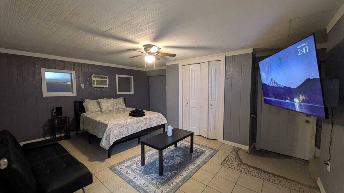 Harlingen Apartment | Retreat-1BR Apt w/65 inch Tv!