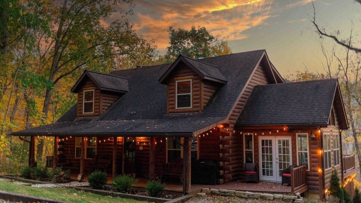 Hallsville Cabin | Retreat at the Cave - Hocking Hills Cabin