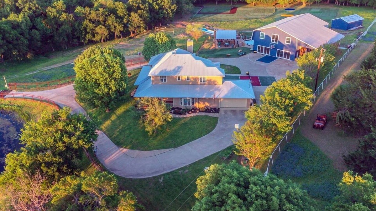 Irene House | Retreat Blooming Grove | A Retreat DFW Experience