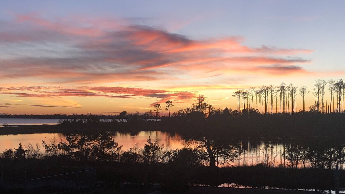 Straits House | Retreat "Down East" in Beaufort! - Waterfront, Private Dock, Kayaks, & Serenity!