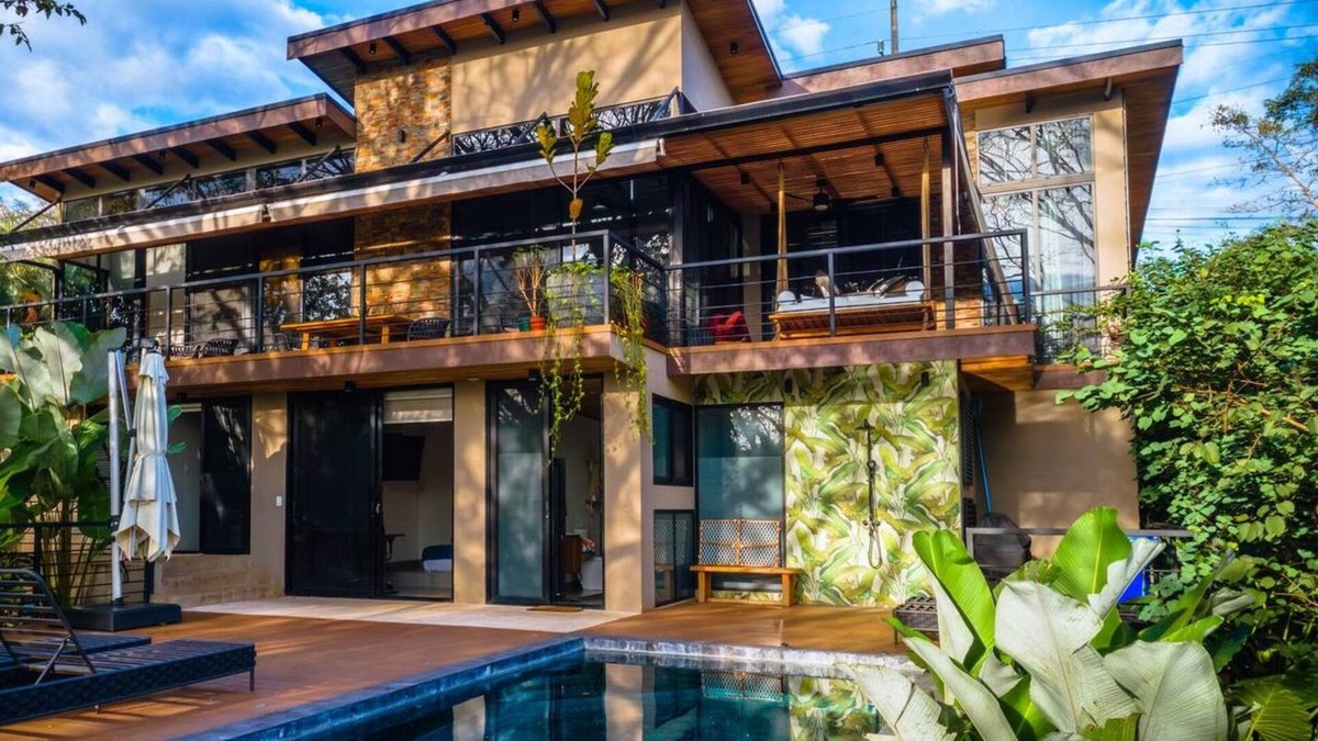 Pan de Azucar Cabin | Retreat in Atenas, Calle Coyoles. 4 bedrooms, kitchen, parking, pool, and jacuzzi.