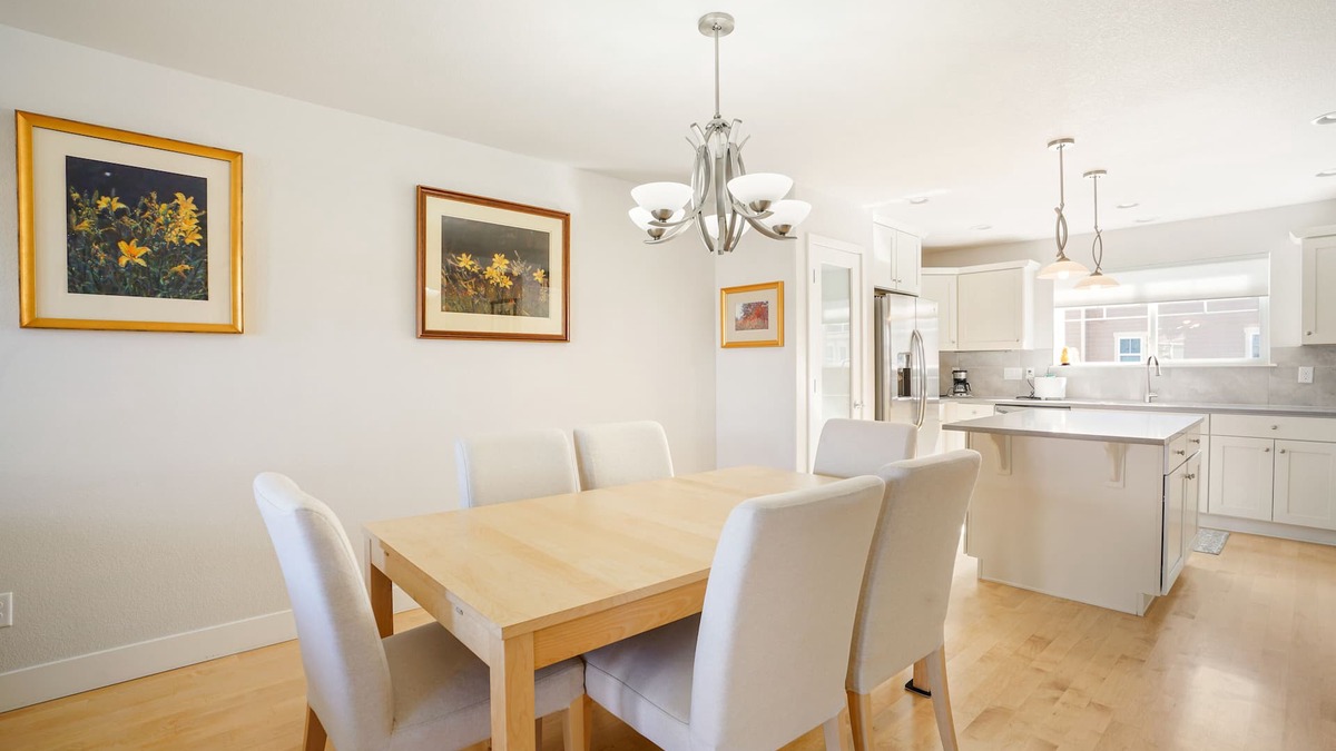 Longmont House | Retreat in quiet open concept townhome - 2 car garage, office,15 min to Boulder